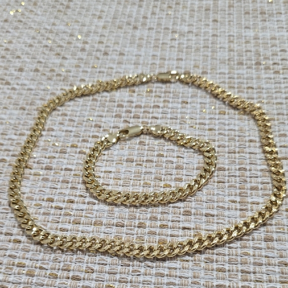 Elegant 14k Gold Plated Necklace and Bracelet Set - Picture 2 of 5